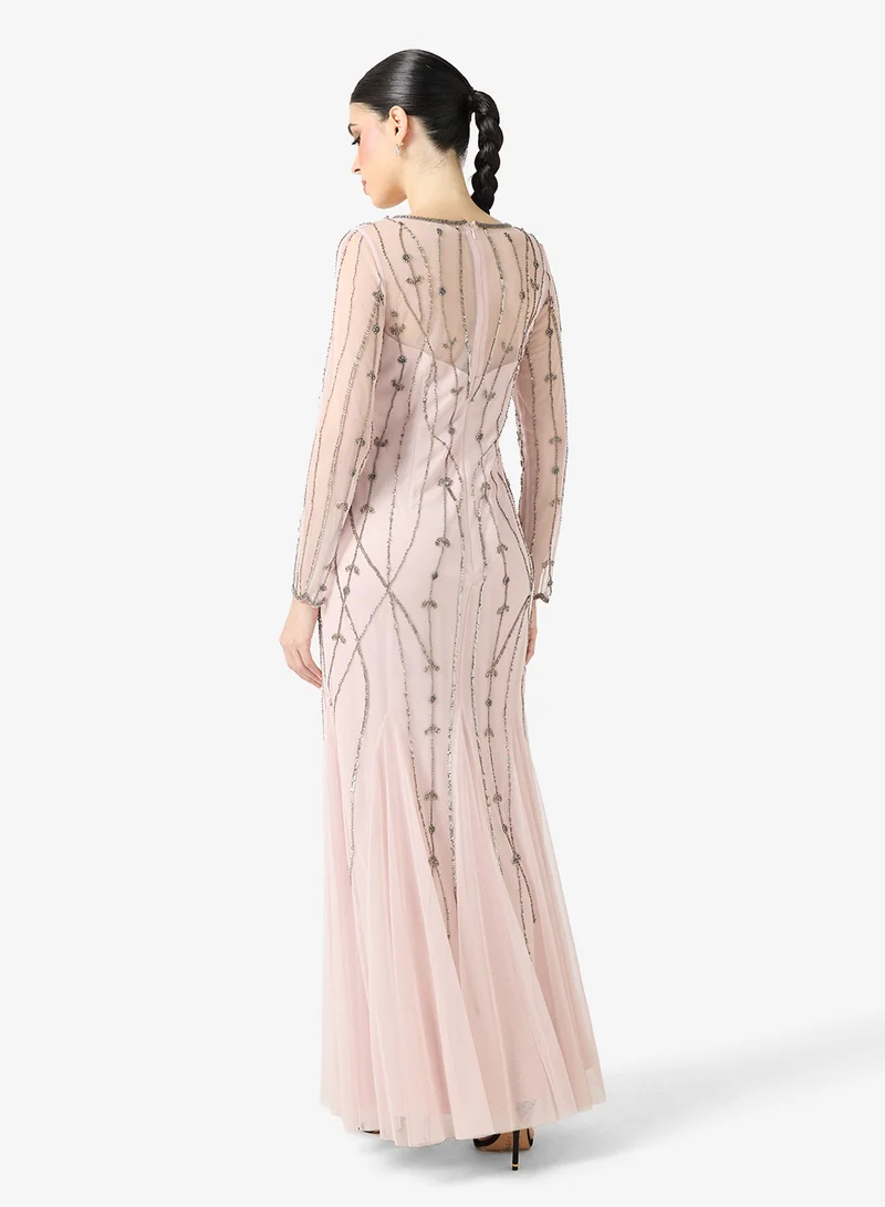 نمشي x فستان مطرز بقصة حورية